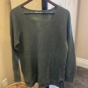 Gap Tunic sweater with Hi Lo hemline. Very soft lightweight, gently used.